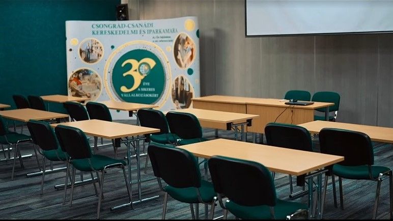 3,5 hónap alatt újítottuk meg a kamara 400 m²-es konferenciatermét